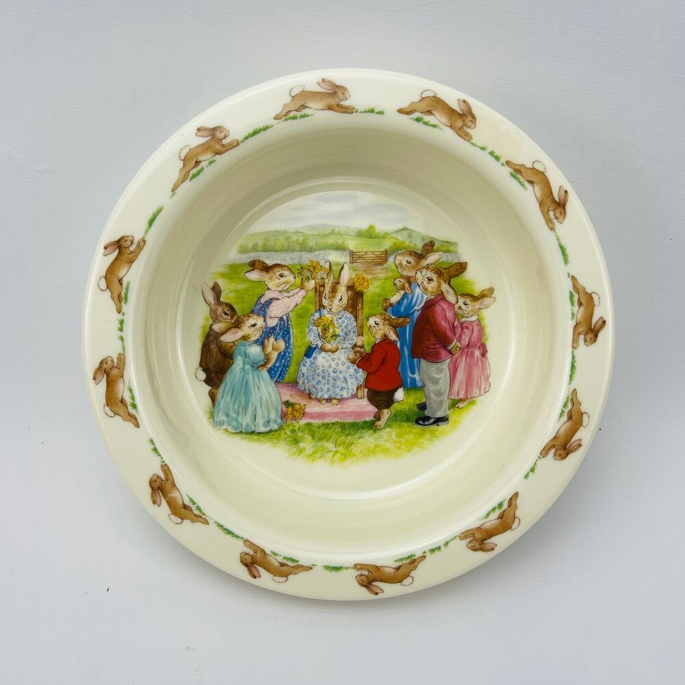 Vintage 1988 Royal Doulton Bunnykins Fine Bone China Bowl Gathering